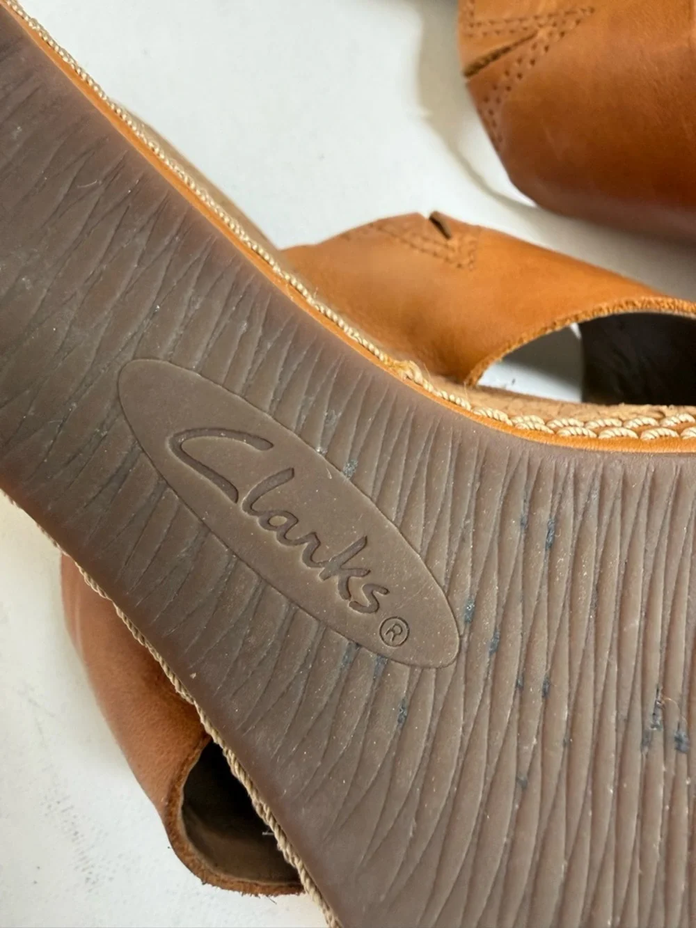 Clarks Helio ll Women’s low wedges crisscross tan Leather 2.5